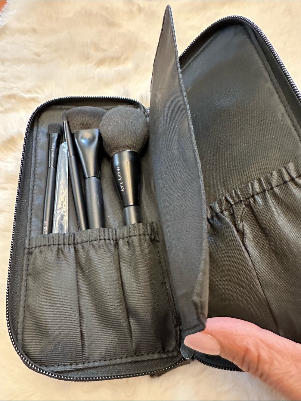 Mary Kay Black Travel 5 Brush Kit in Zippered Case NEW